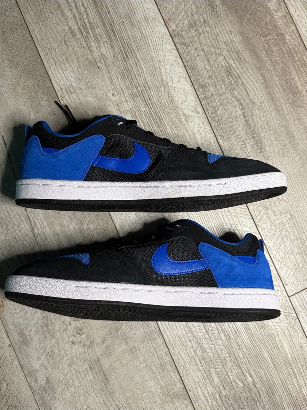 Nike Black and Blue Skate Sneakers Men’s Size 13 - Picture 3 of 7